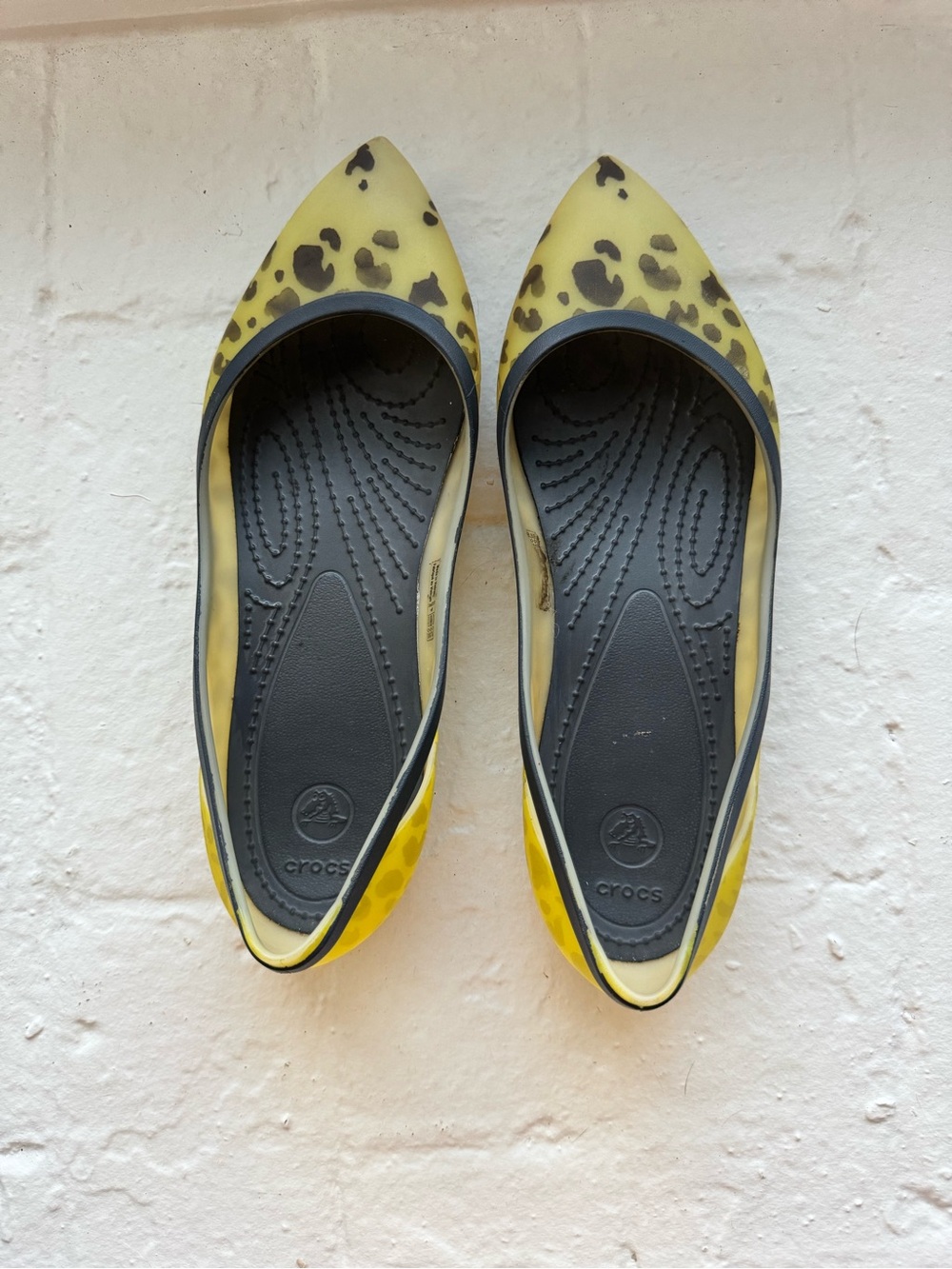 CROCS Women's Yellow Leopard-Print Pointed Ballet Flats